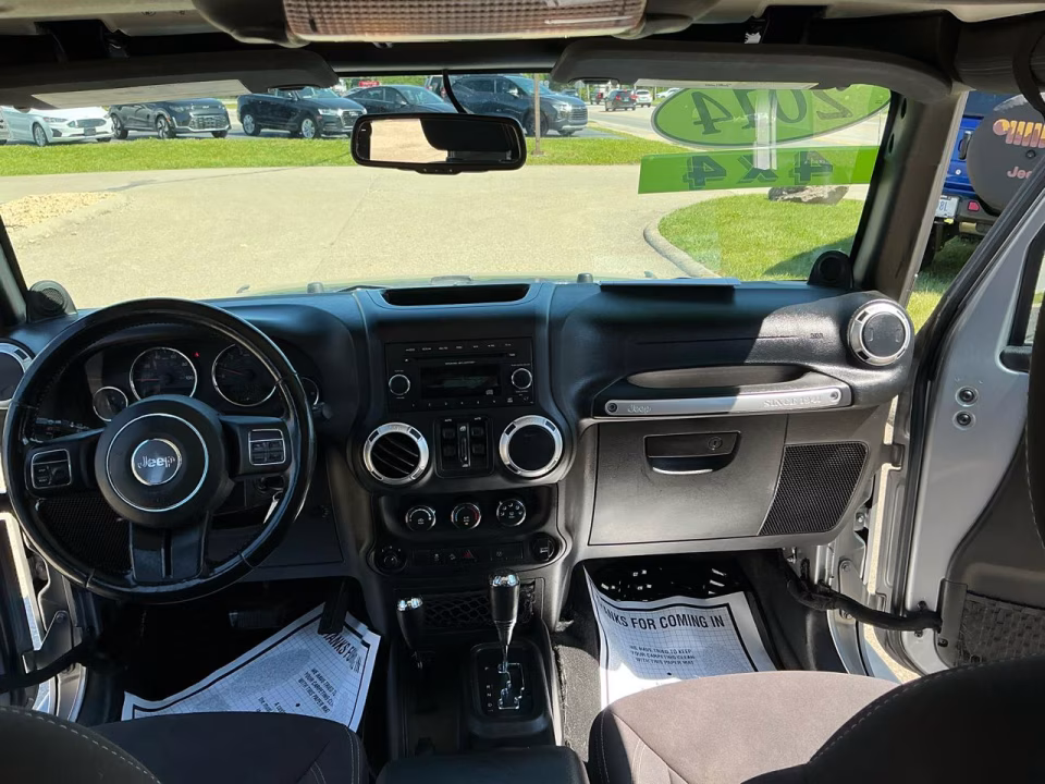 2014 Jeep Wrangler Unlimited Sahara - Photo 11