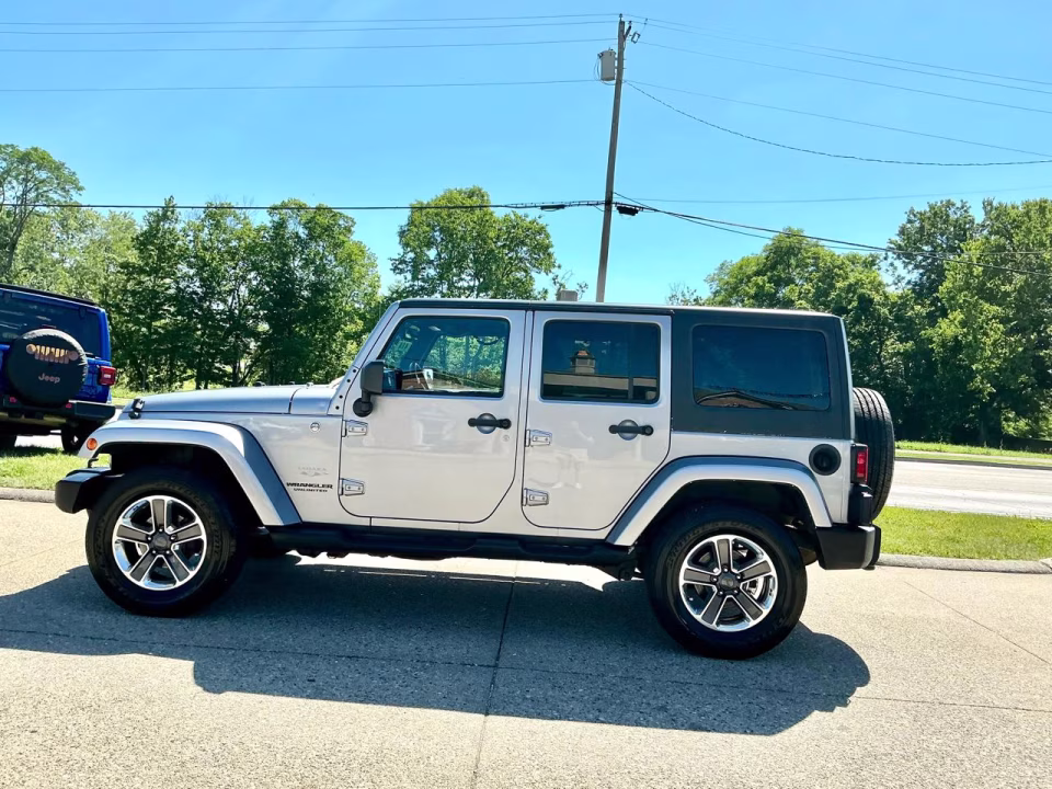 2014 Jeep Wrangler Unlimited Sahara - Photo 8