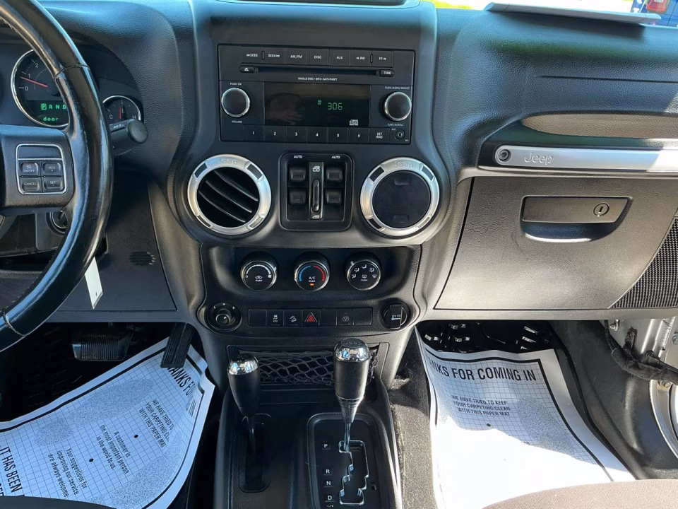 2014 Jeep Wrangler Unlimited Sahara - Photo 12