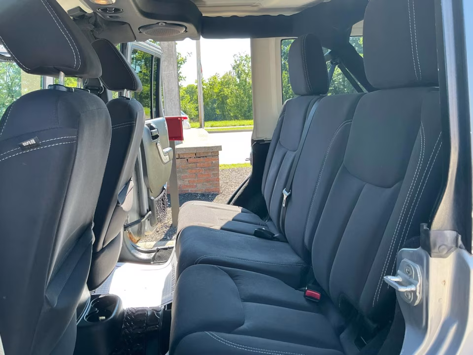 2014 Jeep Wrangler Unlimited Sahara - Photo 10